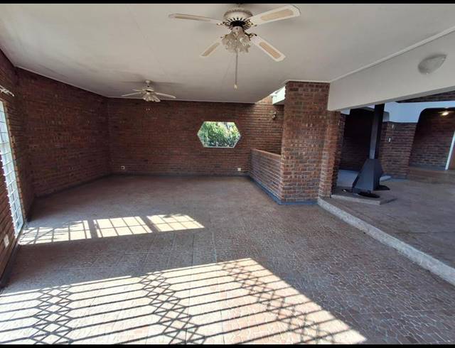 4 BEDROOM HOUSE FOR SALE IN PANORAMA